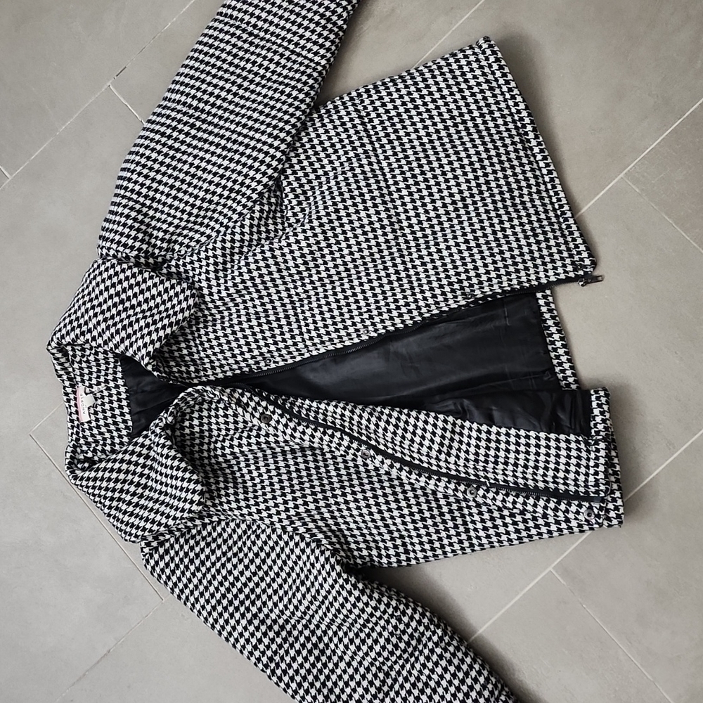 Fall Favorite! Black/White Check Jacket - Picture 4 of 5